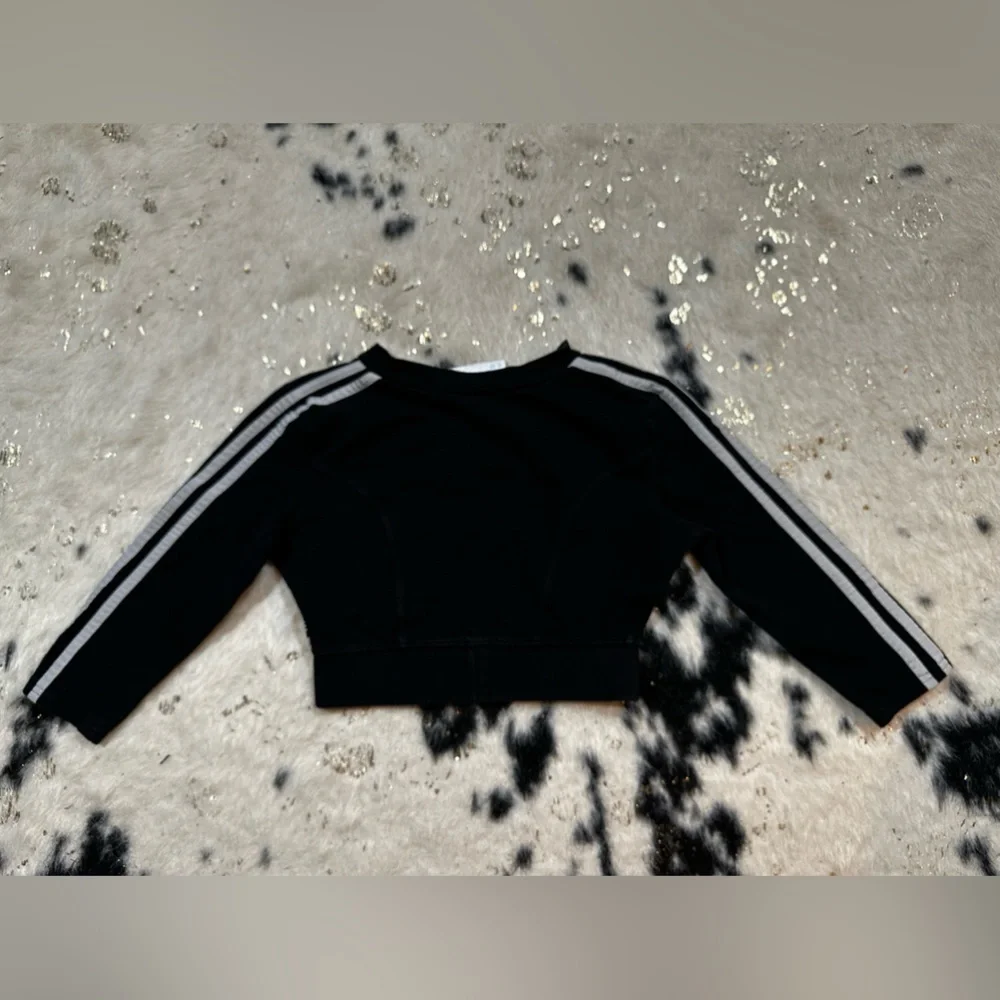 ADIDAS Girl’s Black Long Sleeve Activewear Crop Shirt Size Small